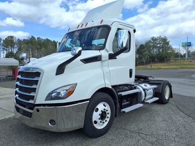 Freightliner Cascadia 116 Single Axle Day Cab Truck - 450HP, 12 Speed Automatic