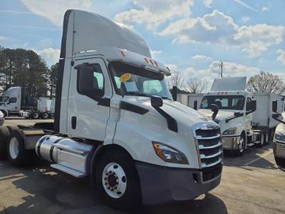 Freightliner Cascadia 116 Day Cab Truck - 450HP, 12 Speed Automatic