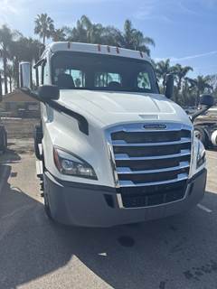 Freightliner Cascadia 116 Day Cab Truck - 505HP, 6 Speed Automatic