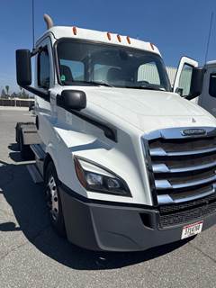 Freightliner Cascadia 116 Day Cab Truck - 505HP, 6 Speed Automatic
