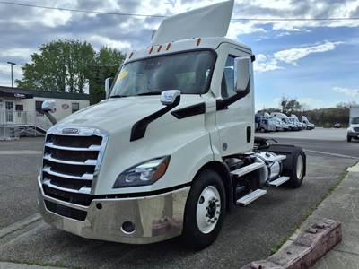 Freightliner Cascadia 116 Single Axle Day Cab Truck - 450HP, 12 Speed Automatic