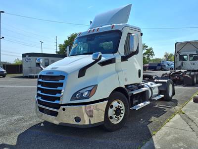 Freightliner Cascadia 116 Single Axle Day Cab Truck - 450HP, 12 Speed Automatic