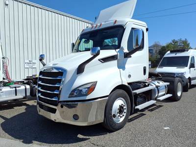 Freightliner Cascadia 116 Single Axle Day Cab Truck - 450HP, 12 Speed Automatic