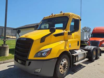 Freightliner Cascadia 116 Day Cab Truck - 435HP, 12 Speed Automatic