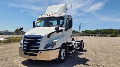 Freightliner Cascadia 116 Single Axle Day Cab Truck - 450HP, 12 Speed Automatic
