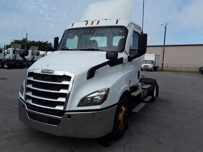 Freightliner Cascadia 116 Single Axle Day Cab Truck - 450HP, 12 Speed Automatic