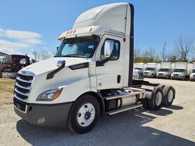 Freightliner Cascadia 116 Day Cab Truck - 450HP, 12 Speed Automatic