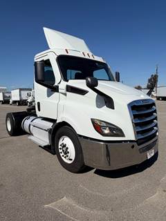 Freightliner Cascadia 116 Single Axle Day Cab Truck - 450HP, 12 Speed Automatic