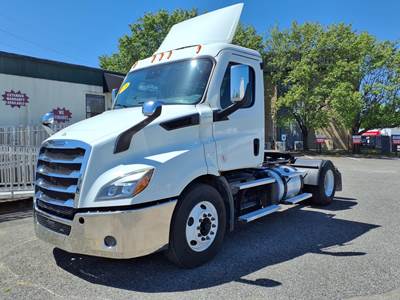 Freightliner Cascadia 116 Single Axle Day Cab Truck - 450HP, 12 Speed Automatic