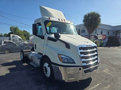 Freightliner Cascadia 116 Single Axle Day Cab Truck - 450HP, 12 Speed Automatic