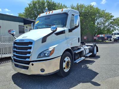 Freightliner Cascadia 116 Single Axle Day Cab Truck - 450HP, 12 Speed Automatic