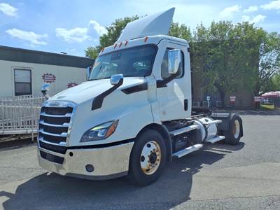 Freightliner Cascadia 116 Single Axle Day Cab Truck - 450HP, 12 Speed Automatic