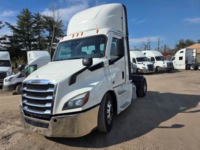 Freightliner Cascadia 116 Single Axle Day Cab Truck - 410HP, 12 Speed Automatic