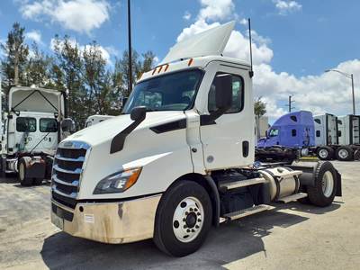 Freightliner Cascadia 116 Single Axle Day Cab Truck - 450HP, 12 Speed Automatic