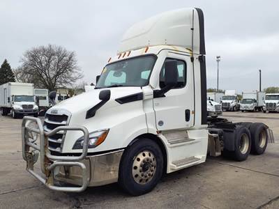 Freightliner Cascadia 116 Day Cab Truck - 435HP, 12 Speed Automatic