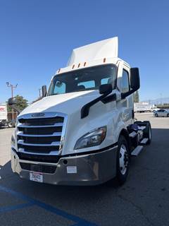 Freightliner Cascadia 116 Single Axle Day Cab Truck - 450HP, 12 Speed Automatic