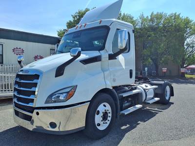 Freightliner Cascadia 116 Single Axle Day Cab Truck - 450HP, 12 Speed Automatic