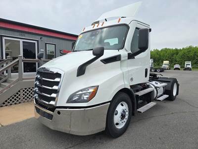 Freightliner Cascadia 116 Single Axle Day Cab Truck - 450HP, 12 Speed Automatic