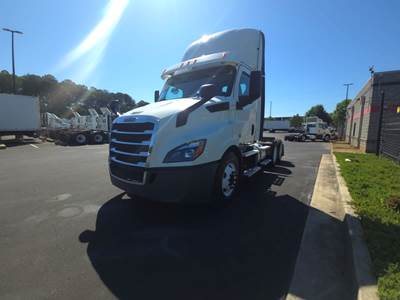 Freightliner Cascadia 116 Day Cab Truck - 450HP, 12 Speed Automatic