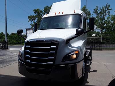 Freightliner Cascadia 116 Single Axle Day Cab Truck - 410HP, 12 Speed Automatic
