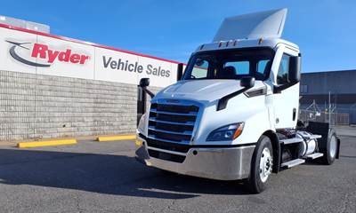Freightliner Cascadia 116 Single Axle Day Cab Truck - 450HP, 12 Speed Automatic