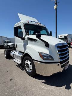Freightliner Cascadia 116 Single Axle Day Cab Truck - 450HP, 12 Speed Automatic