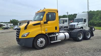 Freightliner Cascadia 116 Day Cab Truck - 435HP, 12 Speed Automatic