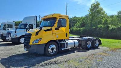 Freightliner Cascadia 116 Day Cab Truck - 435HP, 12 Speed Automatic