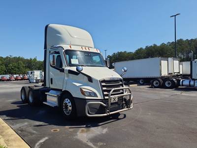 Freightliner Cascadia 116 Day Cab Truck - 450HP, 12 Speed Automatic