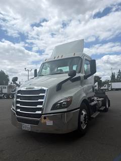 Freightliner Cascadia 116 Single Axle Day Cab Truck - 410HP, 12 Speed Automatic