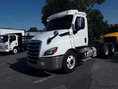 Freightliner Cascadia 116 Day Cab Truck - 450HP, 12 Speed Automatic