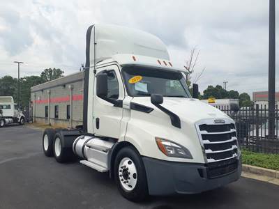 Freightliner Cascadia 116 Day Cab Truck - 450HP, 12 Speed Automatic