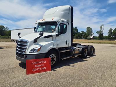 Freightliner Cascadia 116 Day Cab Truck - 410HP, 12 Speed Automatic