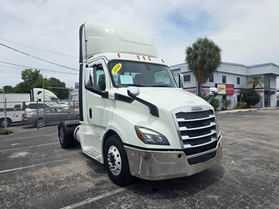 Freightliner Cascadia 116 Single Axle Day Cab Truck - 410HP, 12 Speed Automatic
