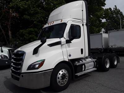 Freightliner Cascadia 116 Day Cab Truck - 450HP, 12 Speed Automatic