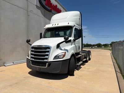 Freightliner Cascadia 116 Day Cab Truck - 450HP, 12 Speed Automatic