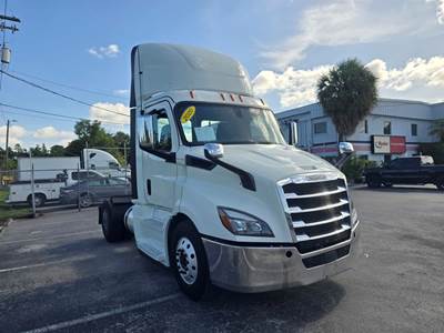 Freightliner Cascadia 116 Single Axle Day Cab Truck - 410HP, 12 Speed Automatic