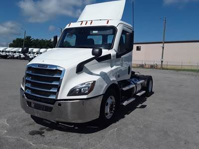 Freightliner Cascadia 116 Single Axle Day Cab Truck - 450HP, 12 Speed Automatic