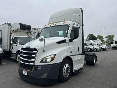 Freightliner Cascadia 116 Single Axle Day Cab Truck - 450HP, 12 Speed Automatic
