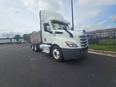 Freightliner Cascadia 116 Day Cab Truck - 450HP, 12 Speed Automatic