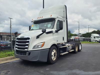 Freightliner Cascadia 116 Day Cab Truck - 450HP, 12 Speed Automatic