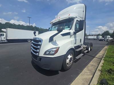 Freightliner Cascadia 116 Day Cab Truck - 450HP, 12 Speed Automatic