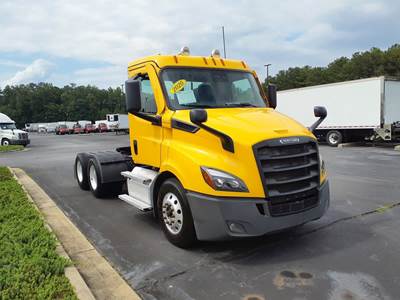 Freightliner Cascadia 116 Day Cab Truck - 435HP, 12 Speed Automatic