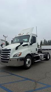 Freightliner Cascadia 116 Single Axle Day Cab Truck - 450HP, 12 Speed Automatic
