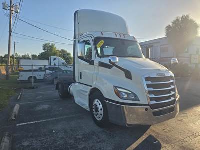 Freightliner Cascadia 116 Single Axle Day Cab Truck - 410HP, 12 Speed Automatic