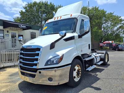 Freightliner Cascadia 116 Single Axle Day Cab Truck - 450HP, 12 Speed Automatic
