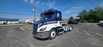 Freightliner Cascadia 116 Single Axle Day Cab Truck - 450HP, 12 Speed Automatic