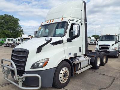 Freightliner Cascadia 116 Day Cab Truck - 410HP, 12 Speed Automatic