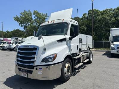 Freightliner Cascadia 116 Single Axle Day Cab Truck - 450HP, 12 Speed Automatic