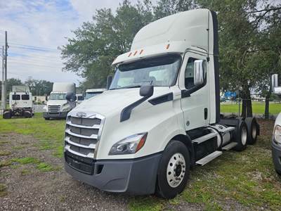 Freightliner Cascadia 116 Day Cab Truck - 410HP, 12 Speed Automatic